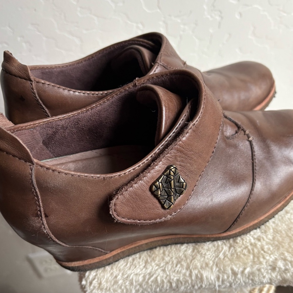 Earth Zanza Women's 8.5 B Booties Brown Soft Leather Ankle Wedge